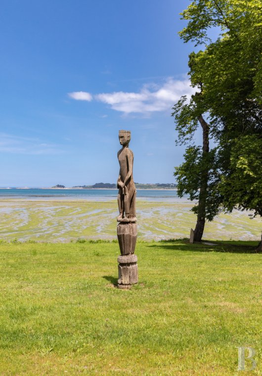 A set of two manor houses overlooks the Bay of Morlaix in Carantec on the north coast of Finistère - photo  n°4